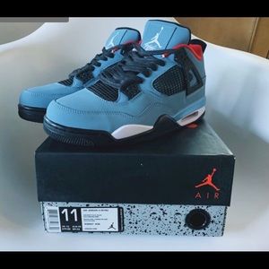 Jordan 4 Travis Scott *UA*